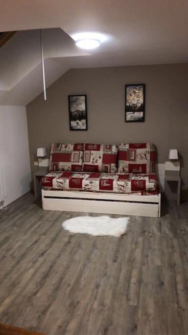 Au Bout Du Bois Piscine Sauna Hammam Accessible En Saison Et Le Logement Accessible Toute L Annee Les Déserts Dış mekan fotoğraf